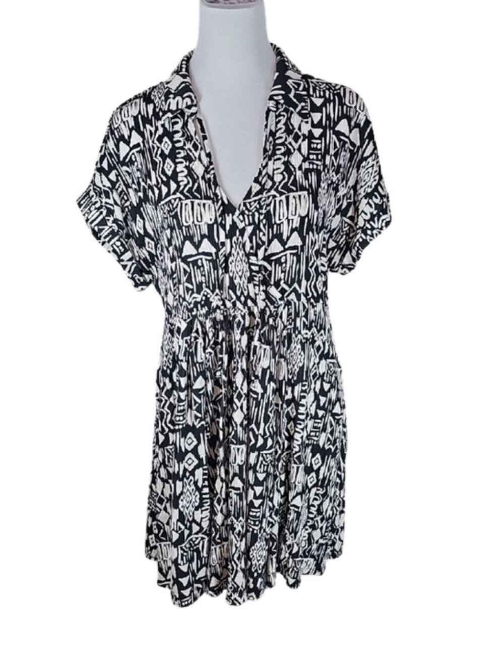 Easel Black White Abstract Tribal Print Dress L V-Neck Short Sleeve Boho Midi